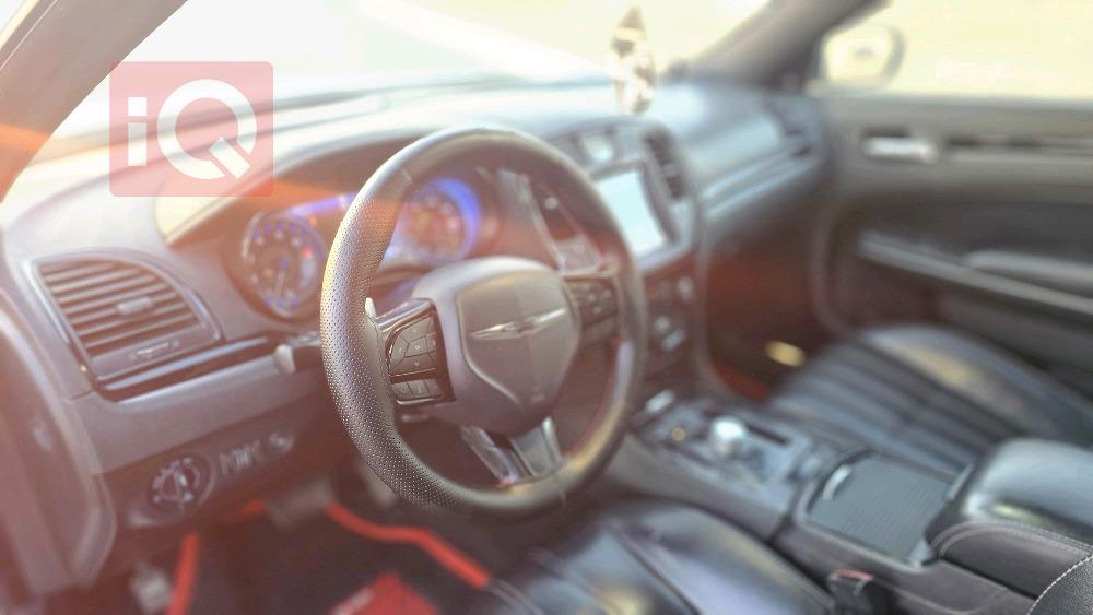 کرایسلەر 300